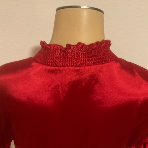Willi Smith red ruffled blouse size small. - Picture 10 of 11